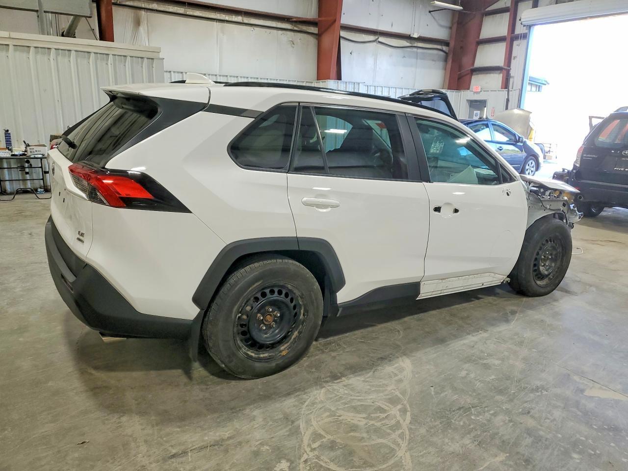 2021 Toyota Rav4 Le - Фото 3