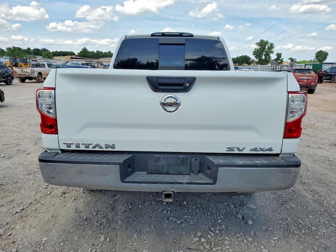 2017 Nissan Titan S - Фото 6