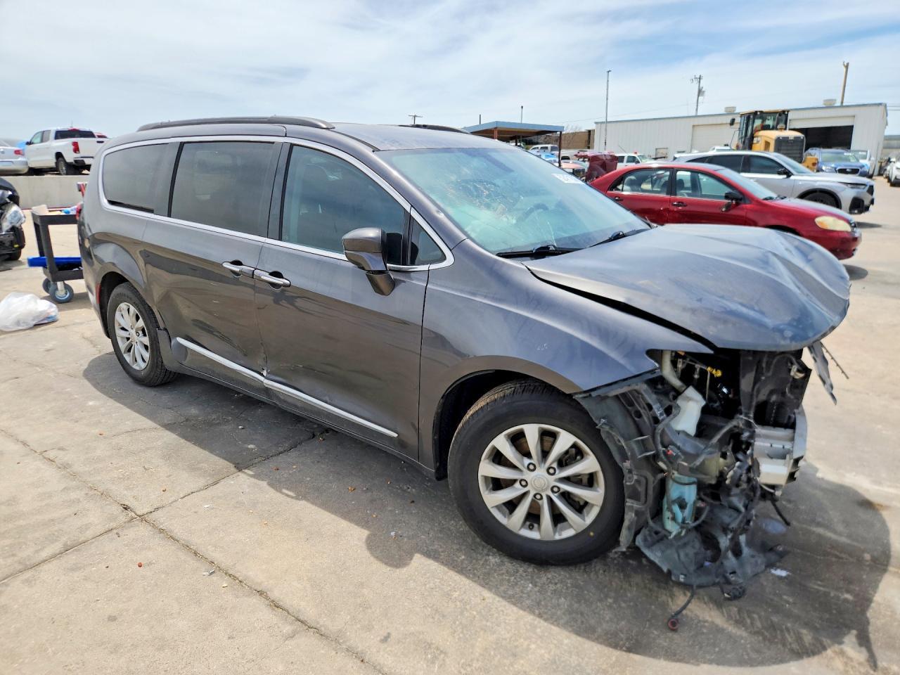 2017 Chrysler Pacifica Touring L - Фото 4