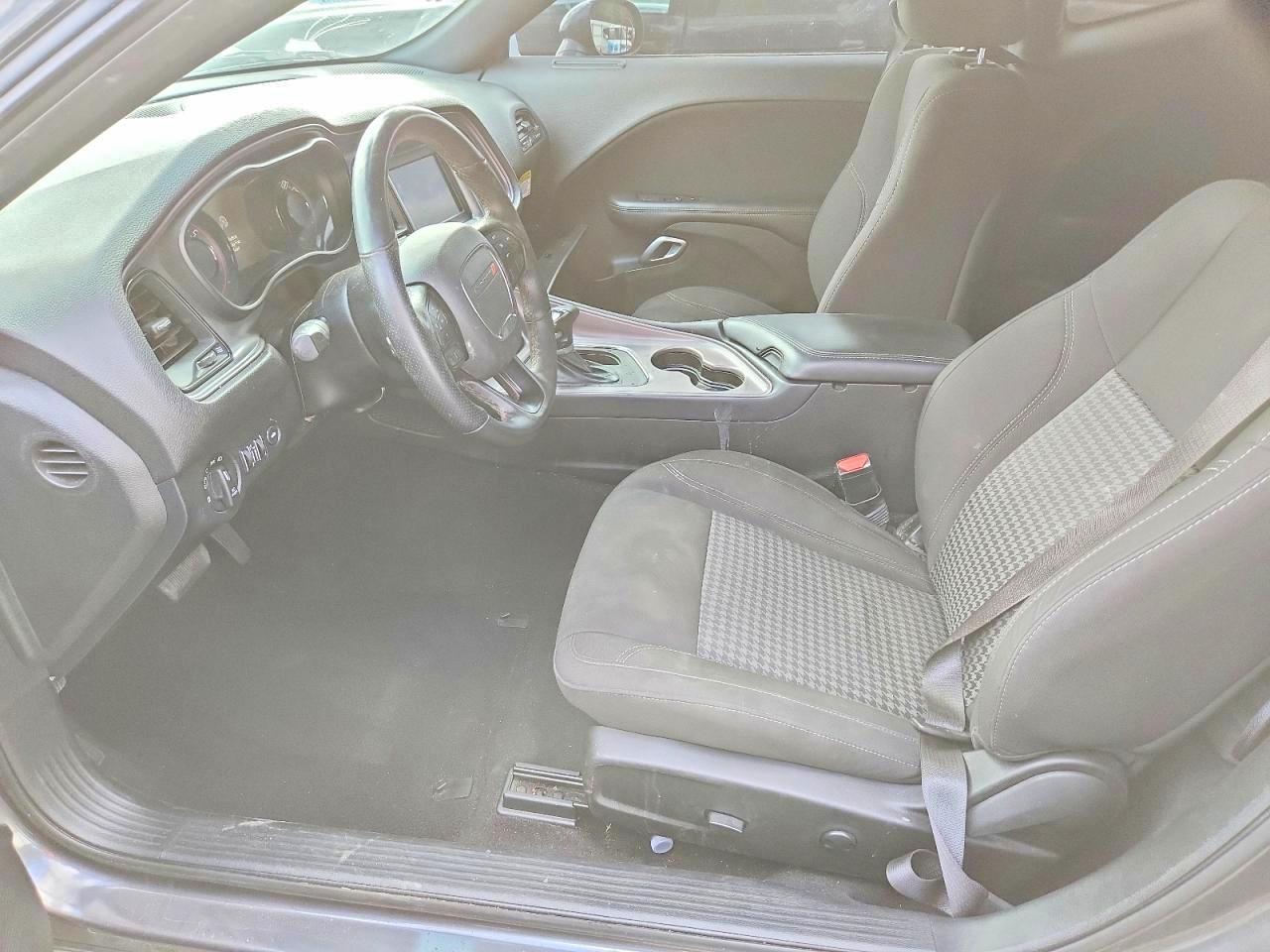 2023 Dodge Challenger Sxt - Image 6
