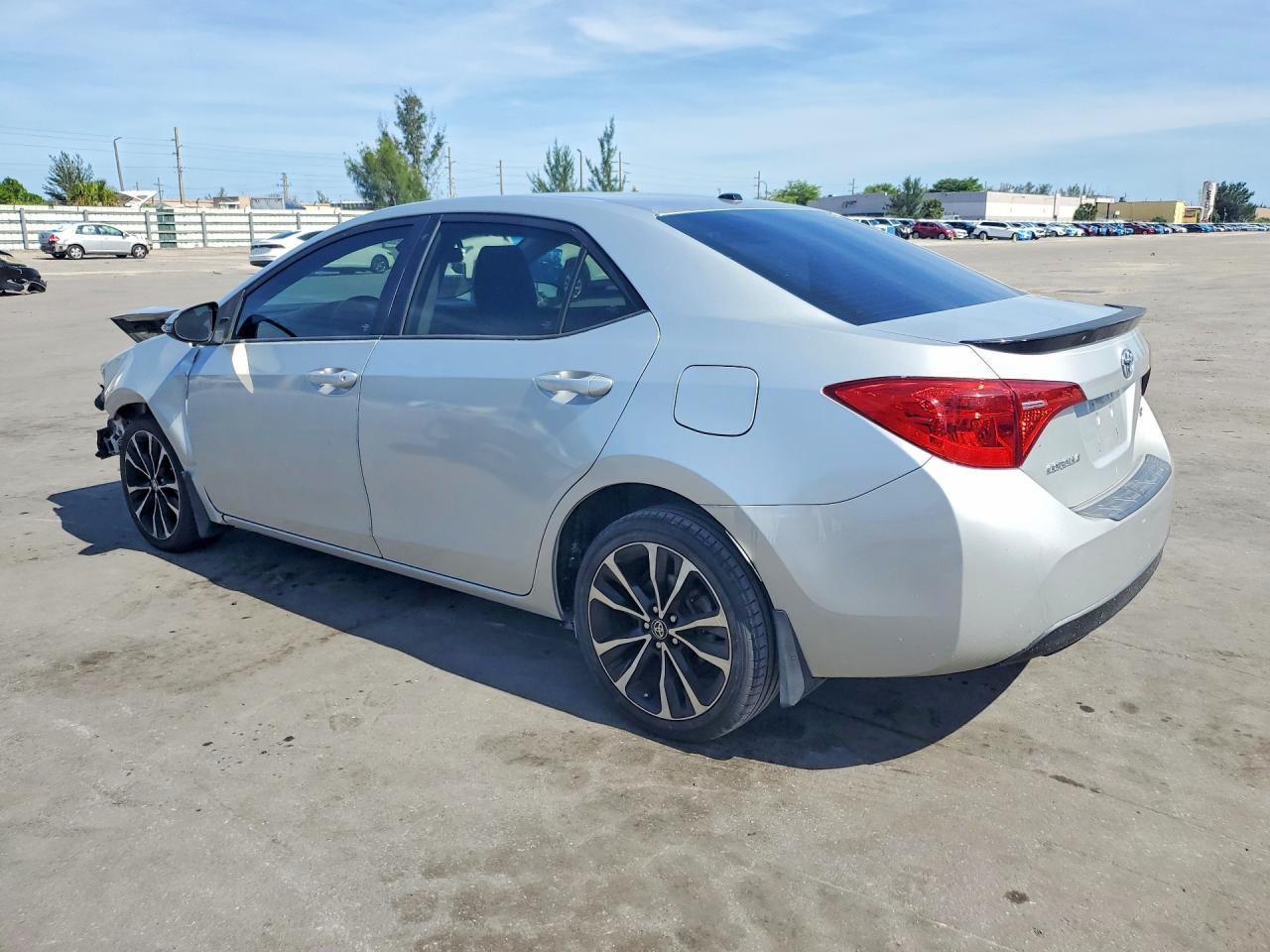 2017 Toyota Corolla Se - Фото 2