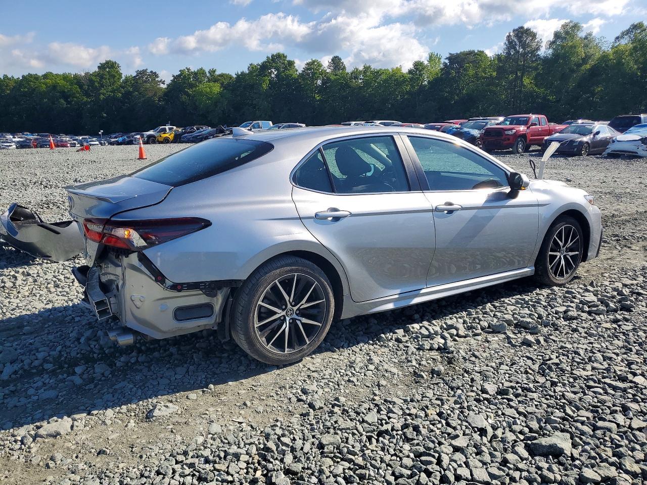 2023 Toyota Camry Se - Image 3
