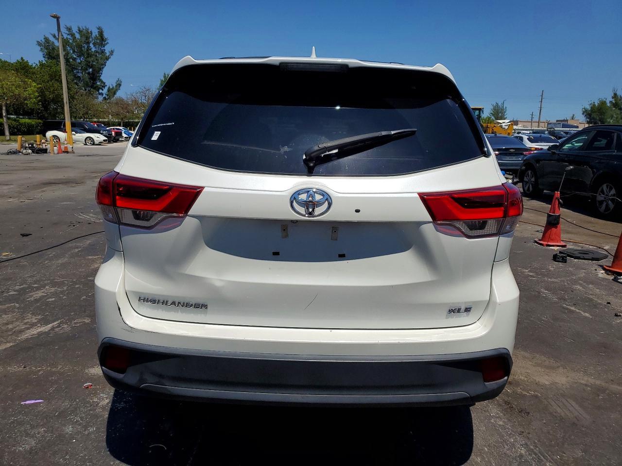 2019 Toyota Highlander Xle - Image 6