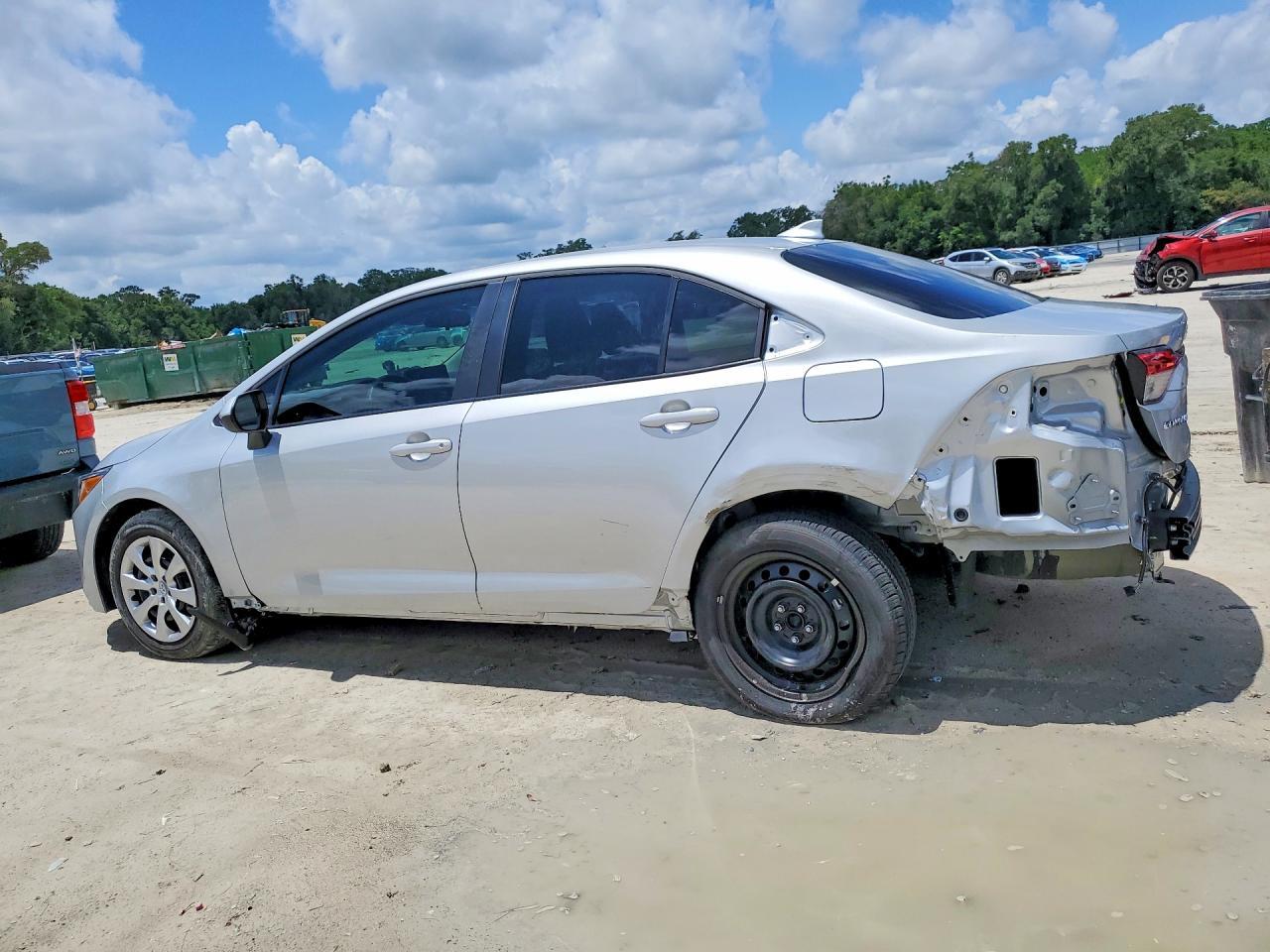 2026 Toyota Corolla Le - Фото 2