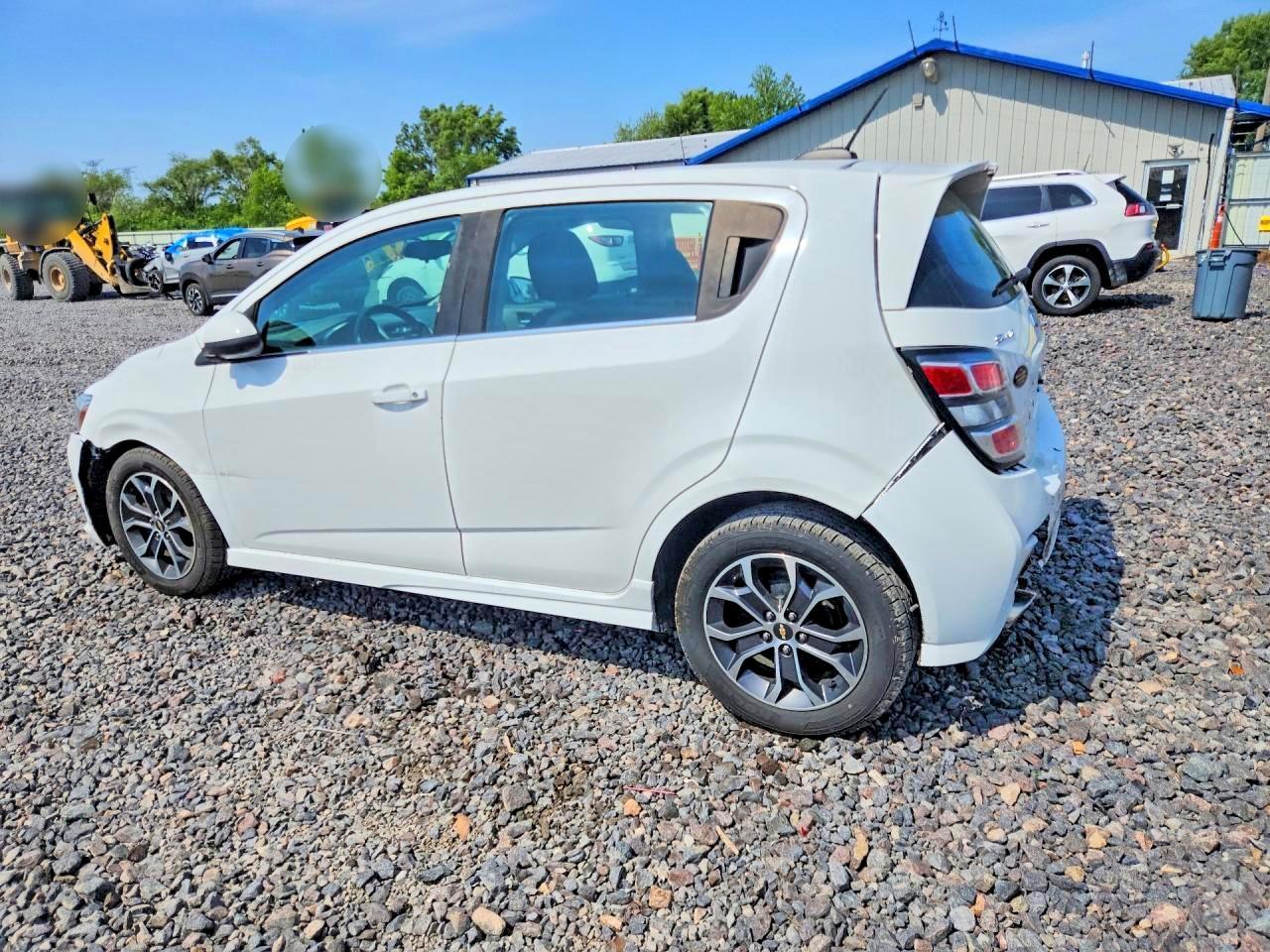 2017 Chevrolet Sonic Lt - Image 2