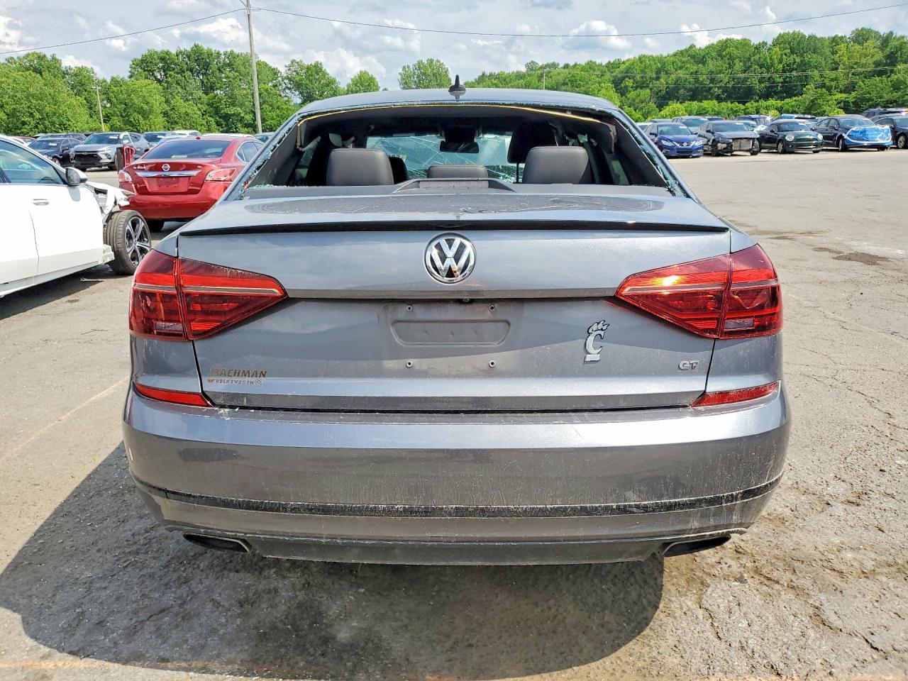 2018 Volkswagen Passat Gt - Image 6