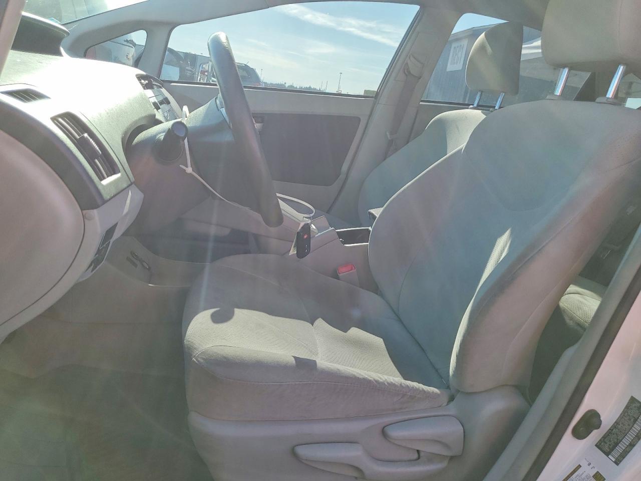 2011 Toyota Prius Two - Фото 7