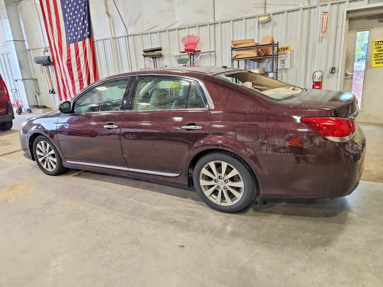 2011 Toyota Avalon Limited - Фото 2
