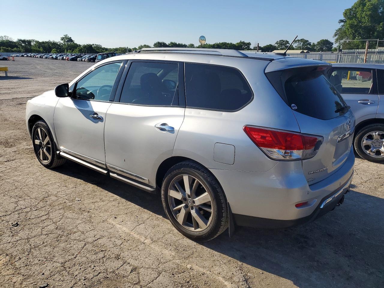 2013 Nissan Pathfinder S - Image 2