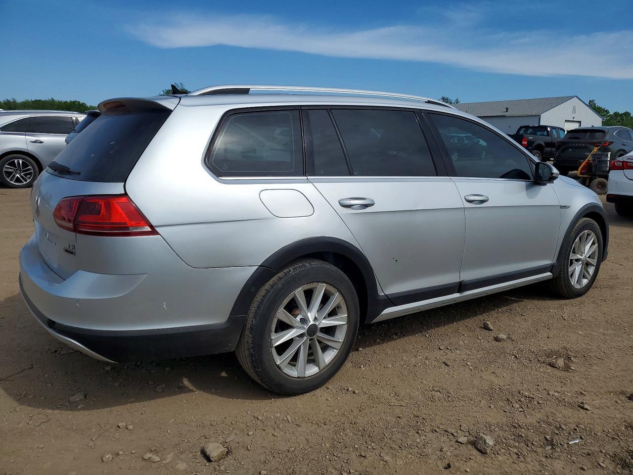 2017 Volkswagen Golf Alltrack S - Фото 3