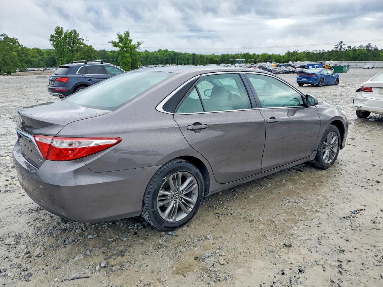 2017 Toyota Camry - Фото 3