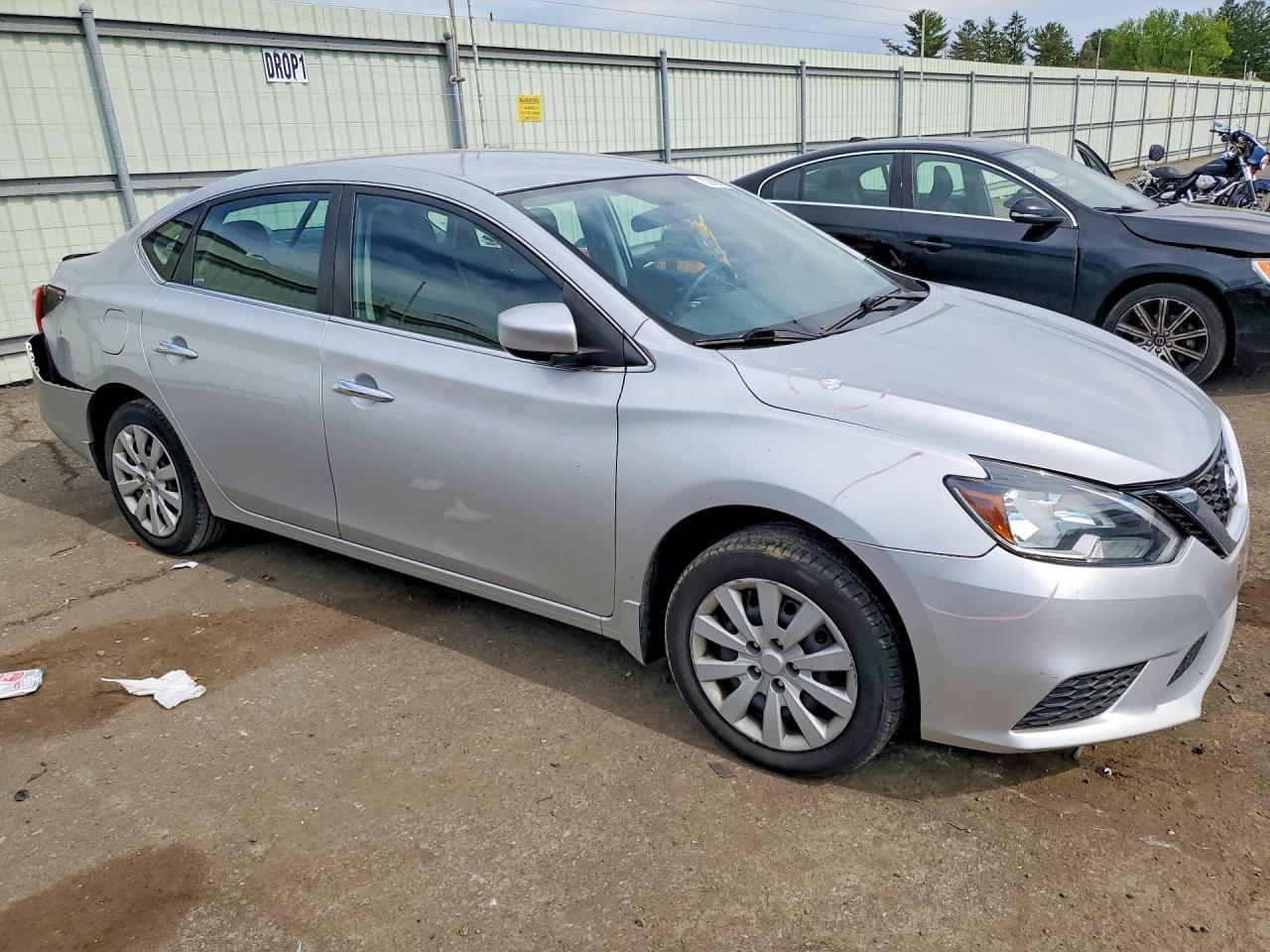 2016 Nissan Sentra S - Фото 4