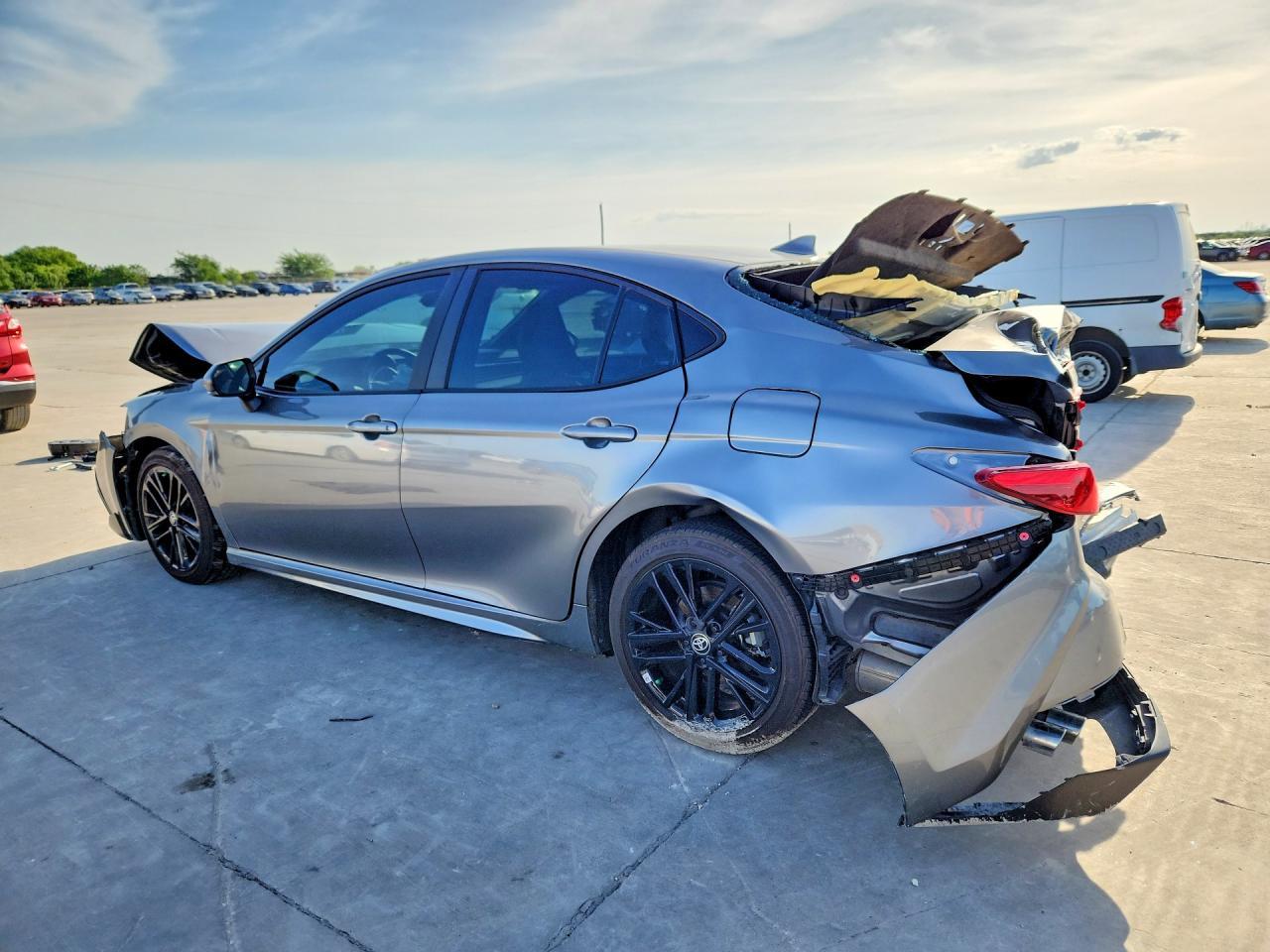 2025 Toyota Camry Se - Фото 2
