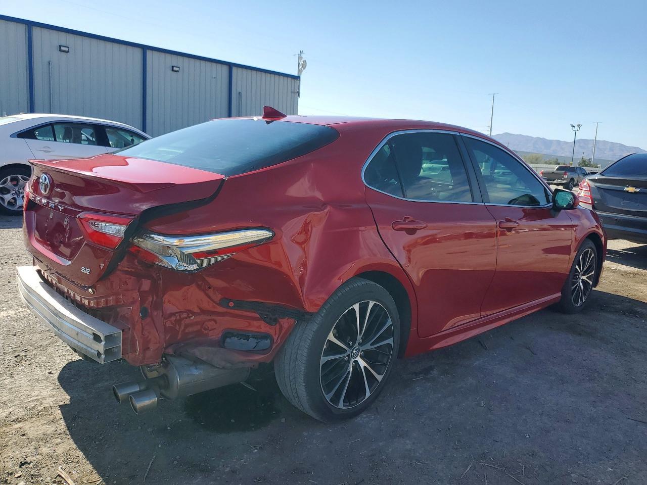 2019 Toyota Camry Se - Фото 3