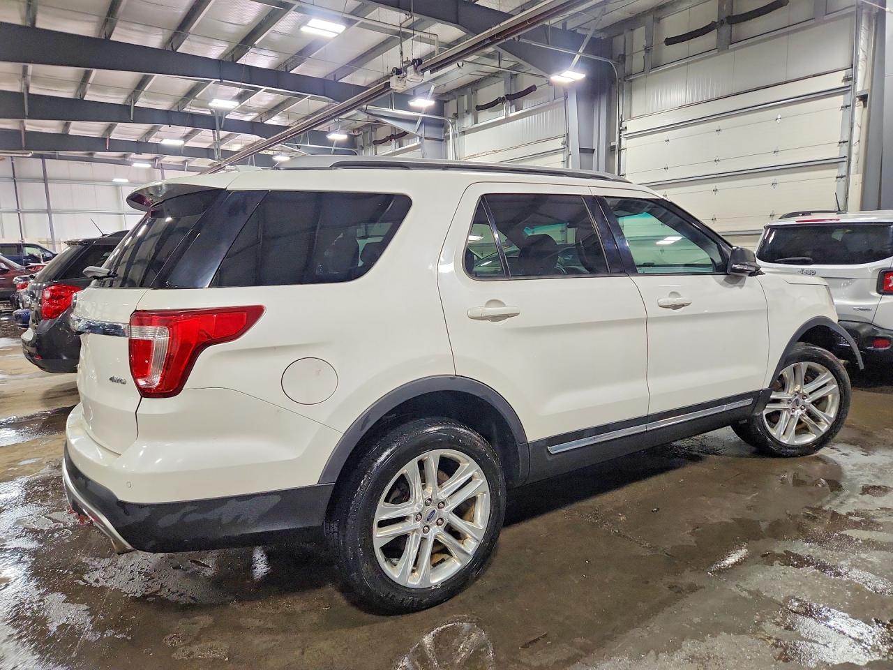 2017 Ford Explorer Xlt - Image 3