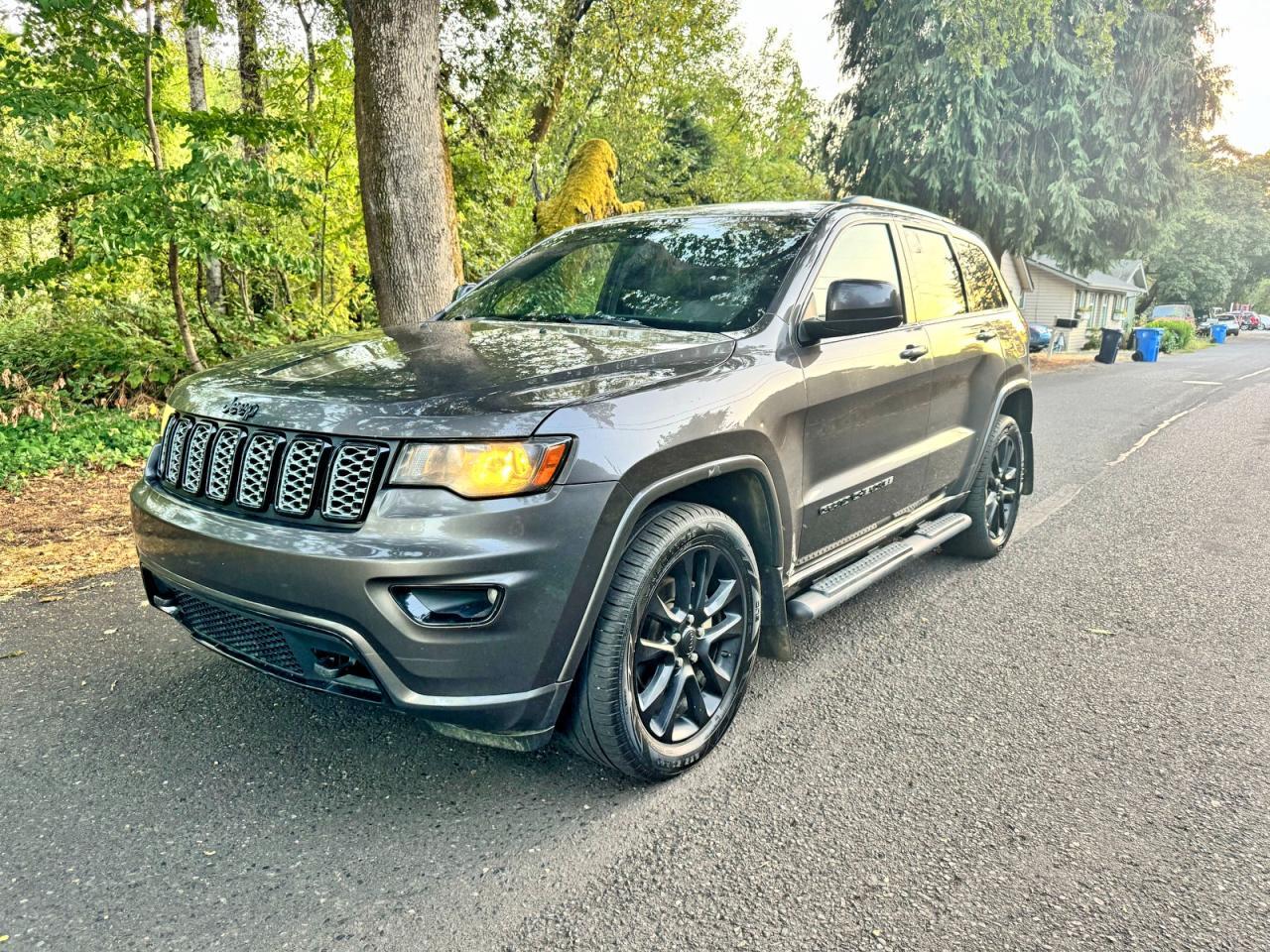 2020 Jeep Grand Cherokee Laredo - Image 2