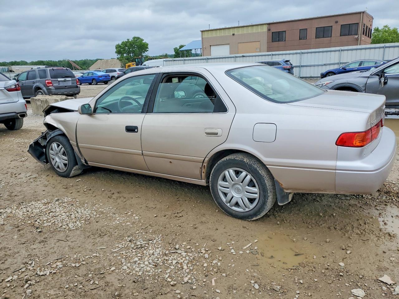 2001 Toyota Camry Le - Image 2