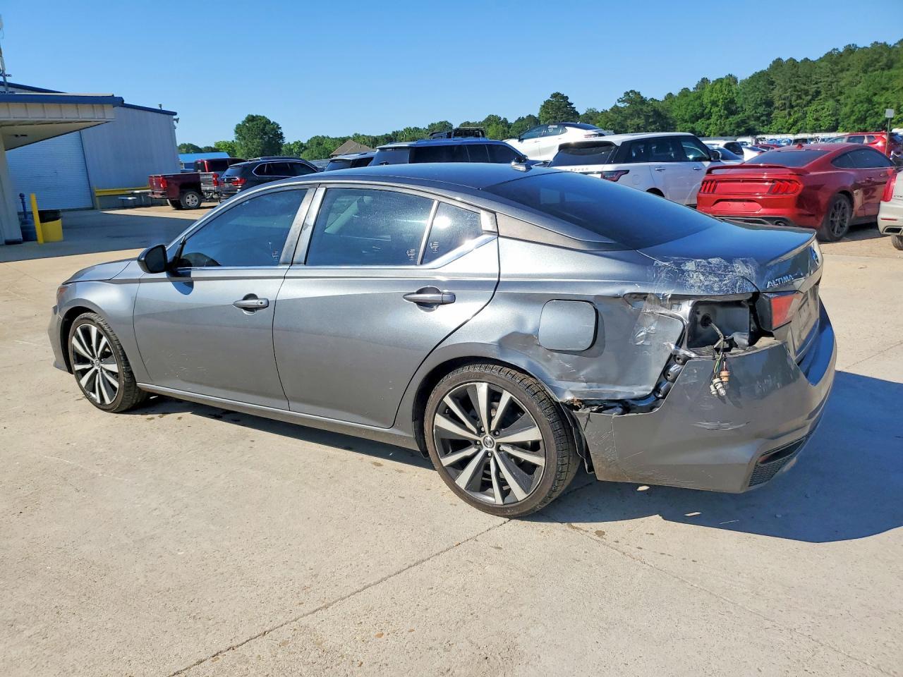 2019 Nissan Altima Sr - Фото 2