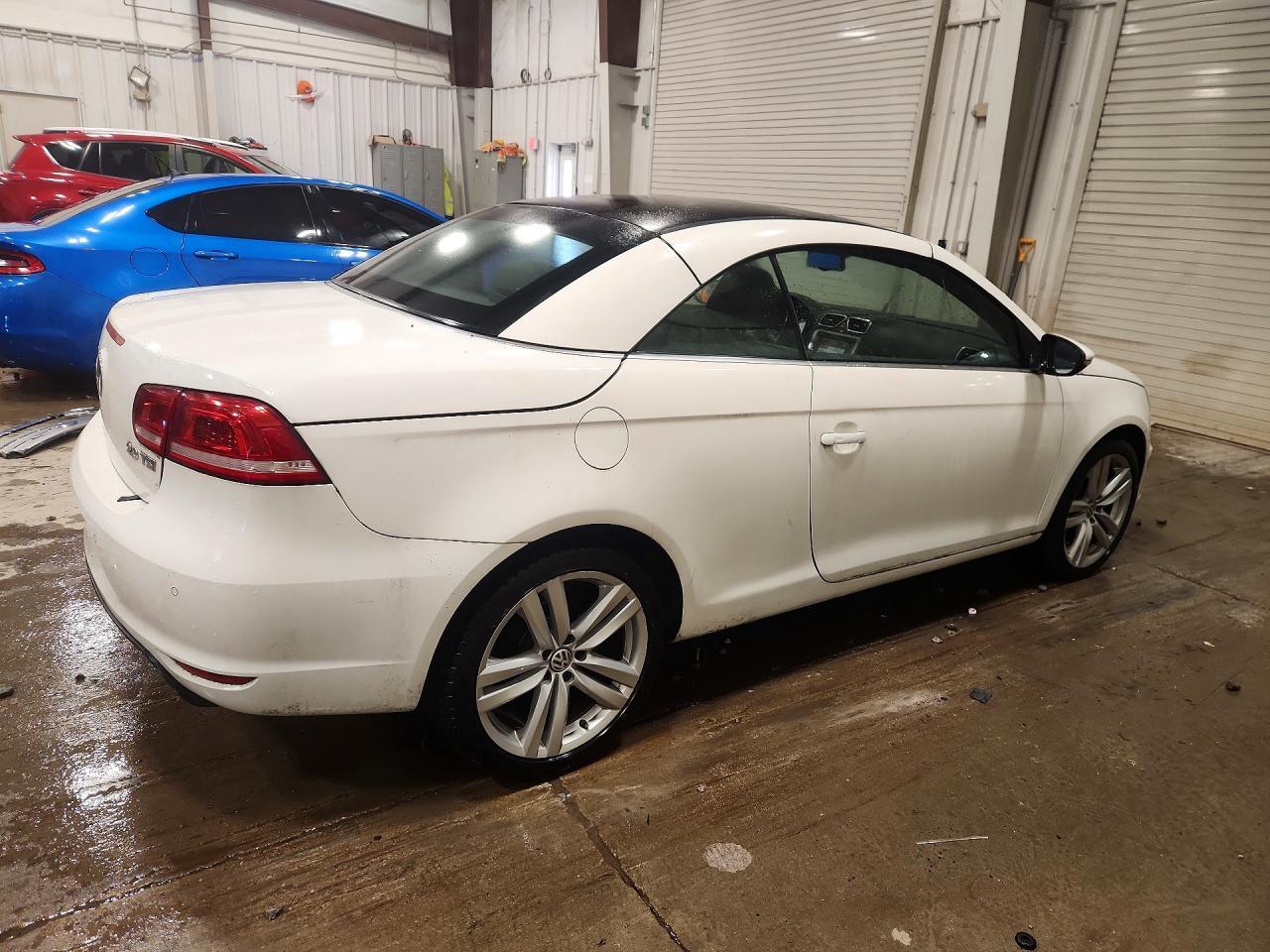 2014 Volkswagen Eos Lux - Image 3