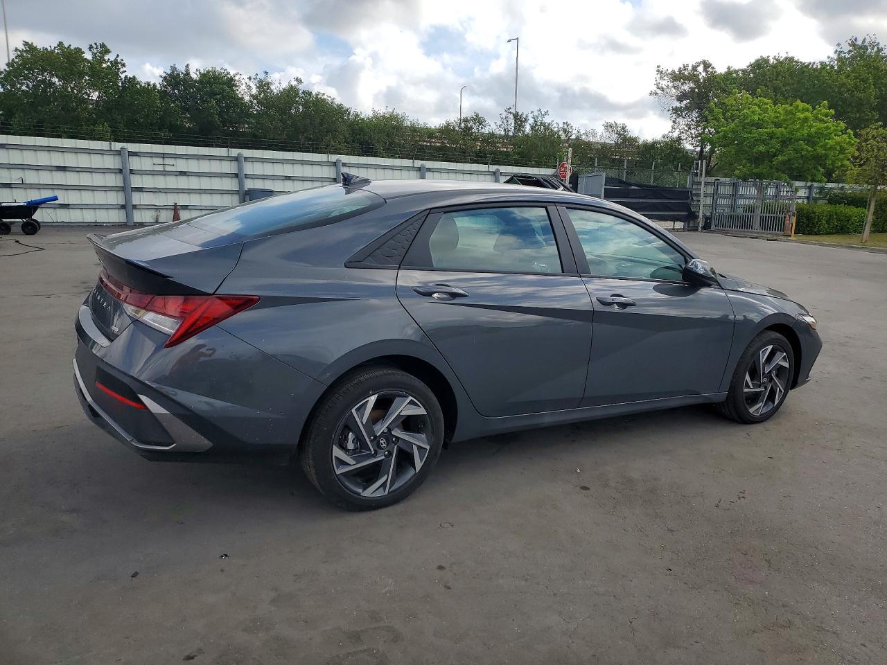 2025 Hyundai Elantra Hybrid Sel Sport - Image 3