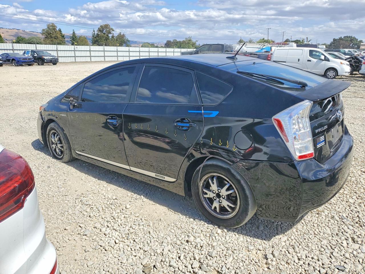 2011 Toyota Prius Three - Фото 2