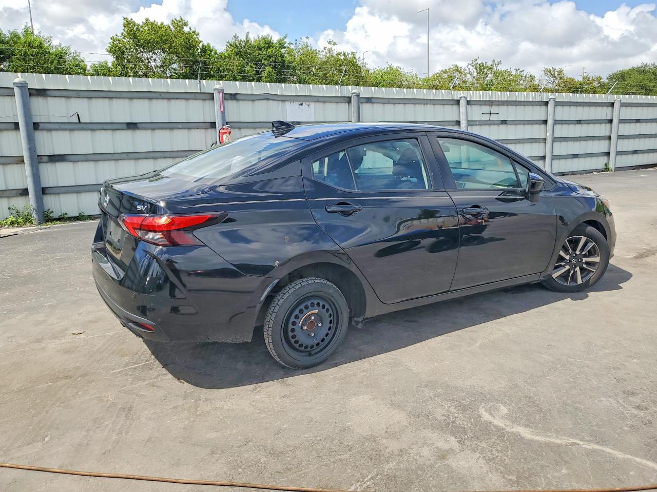 2021 Nissan Versa Sv - Фото 3
