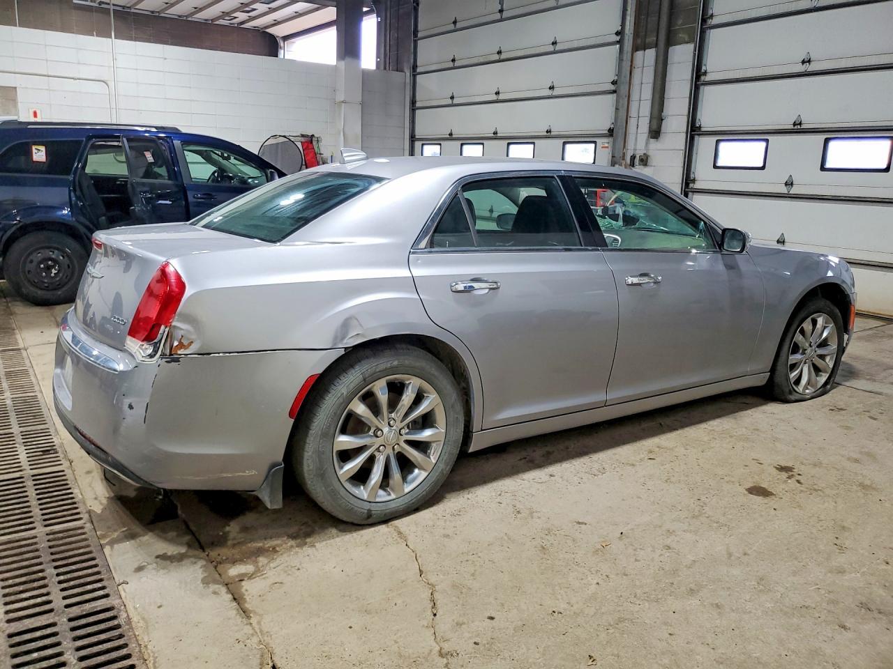 2018 Chrysler 300 Limited - Фото 3