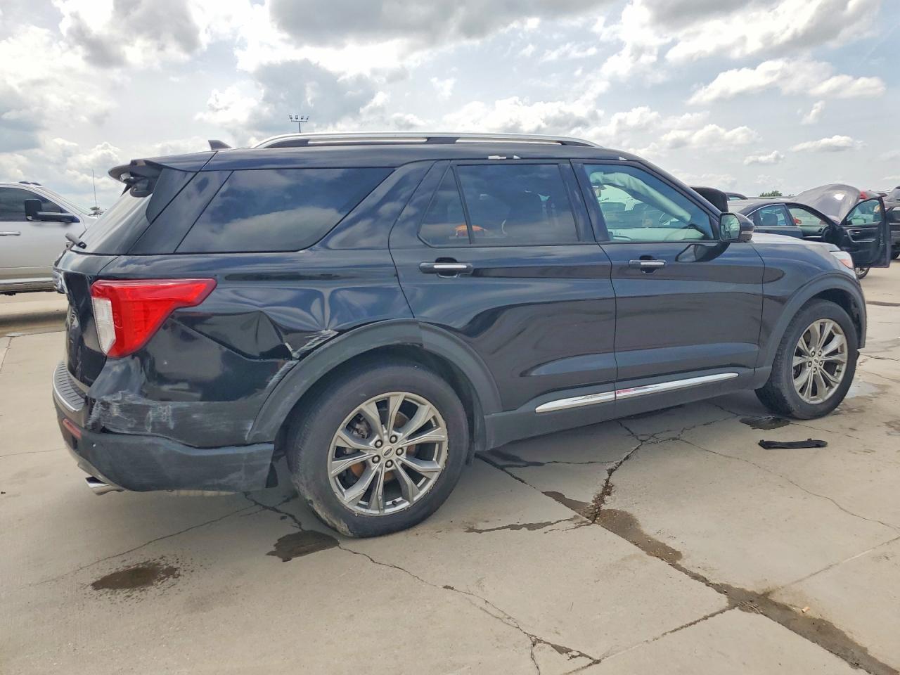 2021 Ford Explorer Limited - Image 3