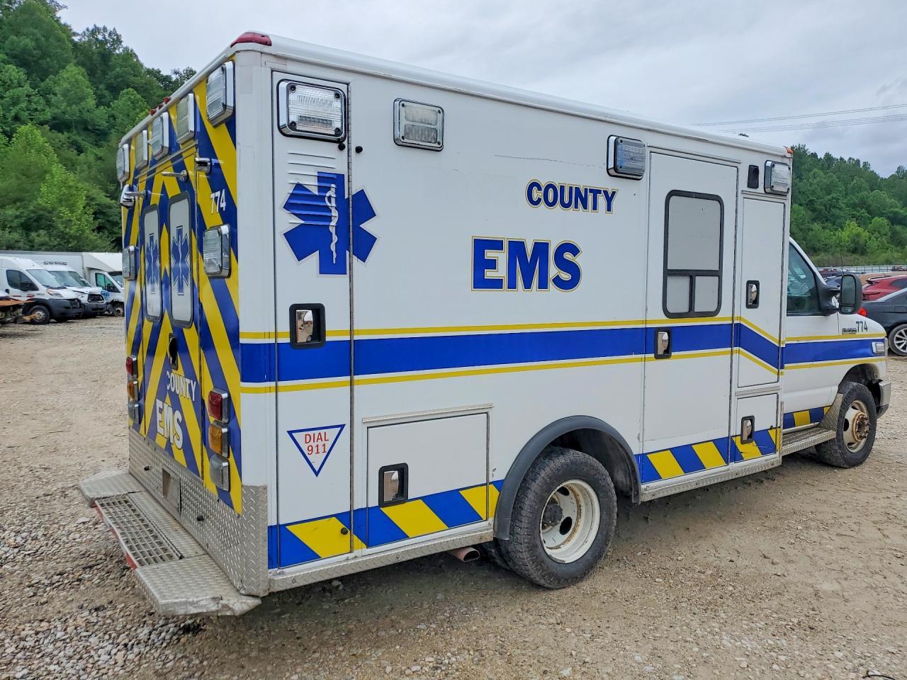 2018 Ford Econoline E350 Super Duty Cutaway Van - Фото 3