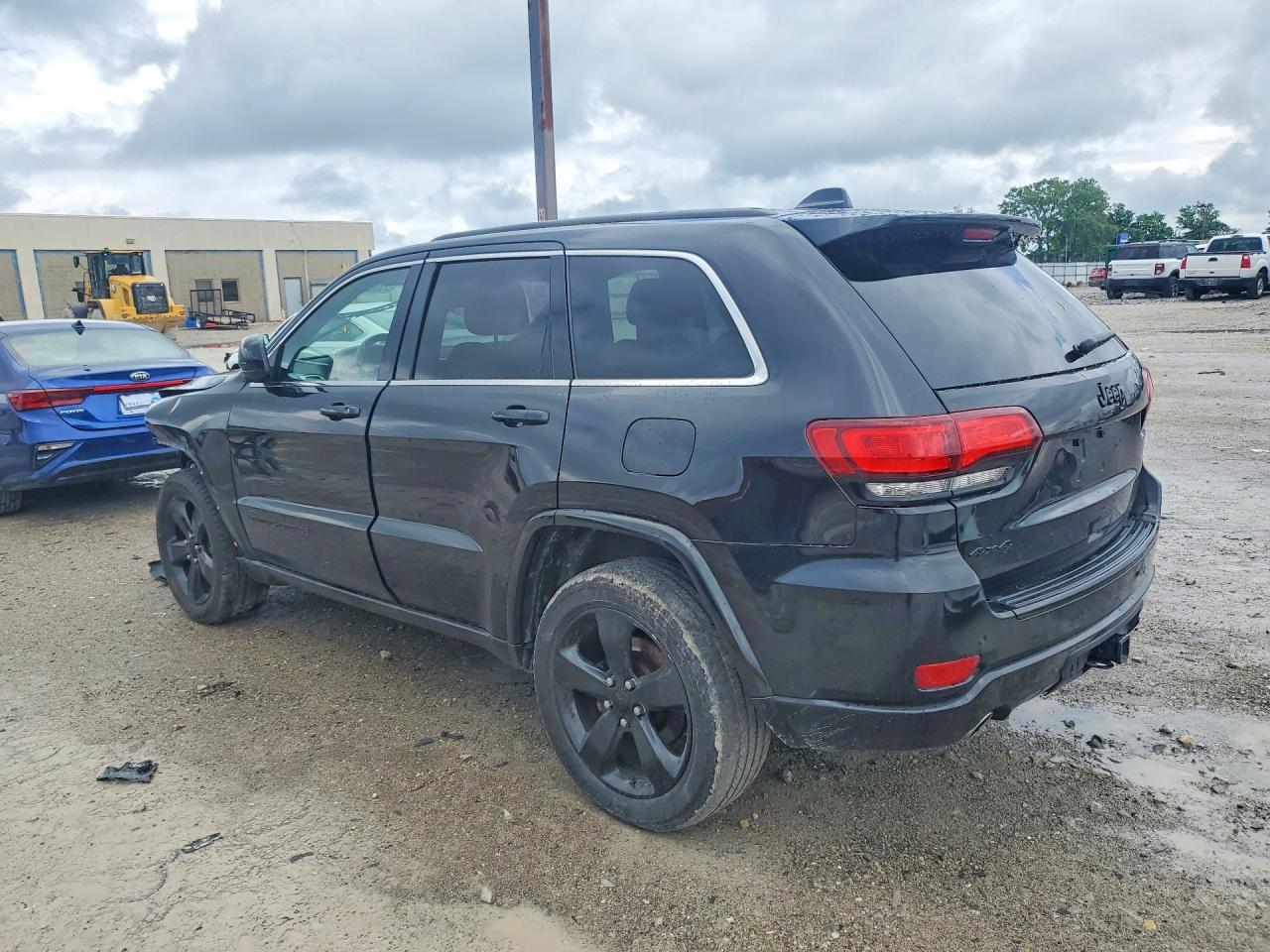 2015 Jeep Grand Cherokee Laredo - Image 2