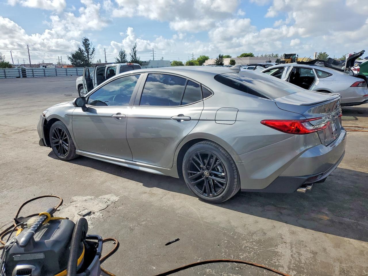 2026 Toyota Camry Se - Image 2