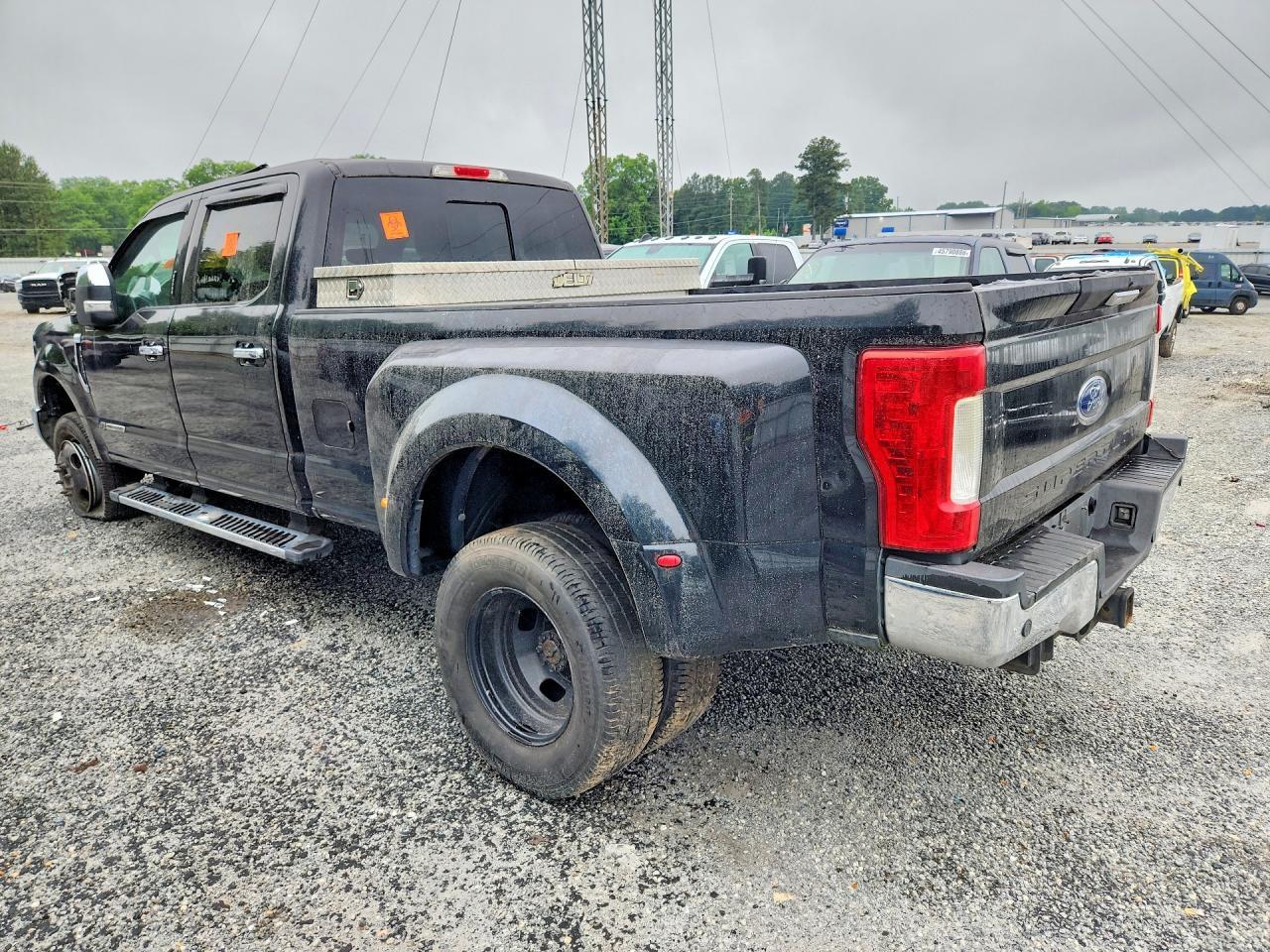 2017 Ford F350 Super Duty - Фото 2