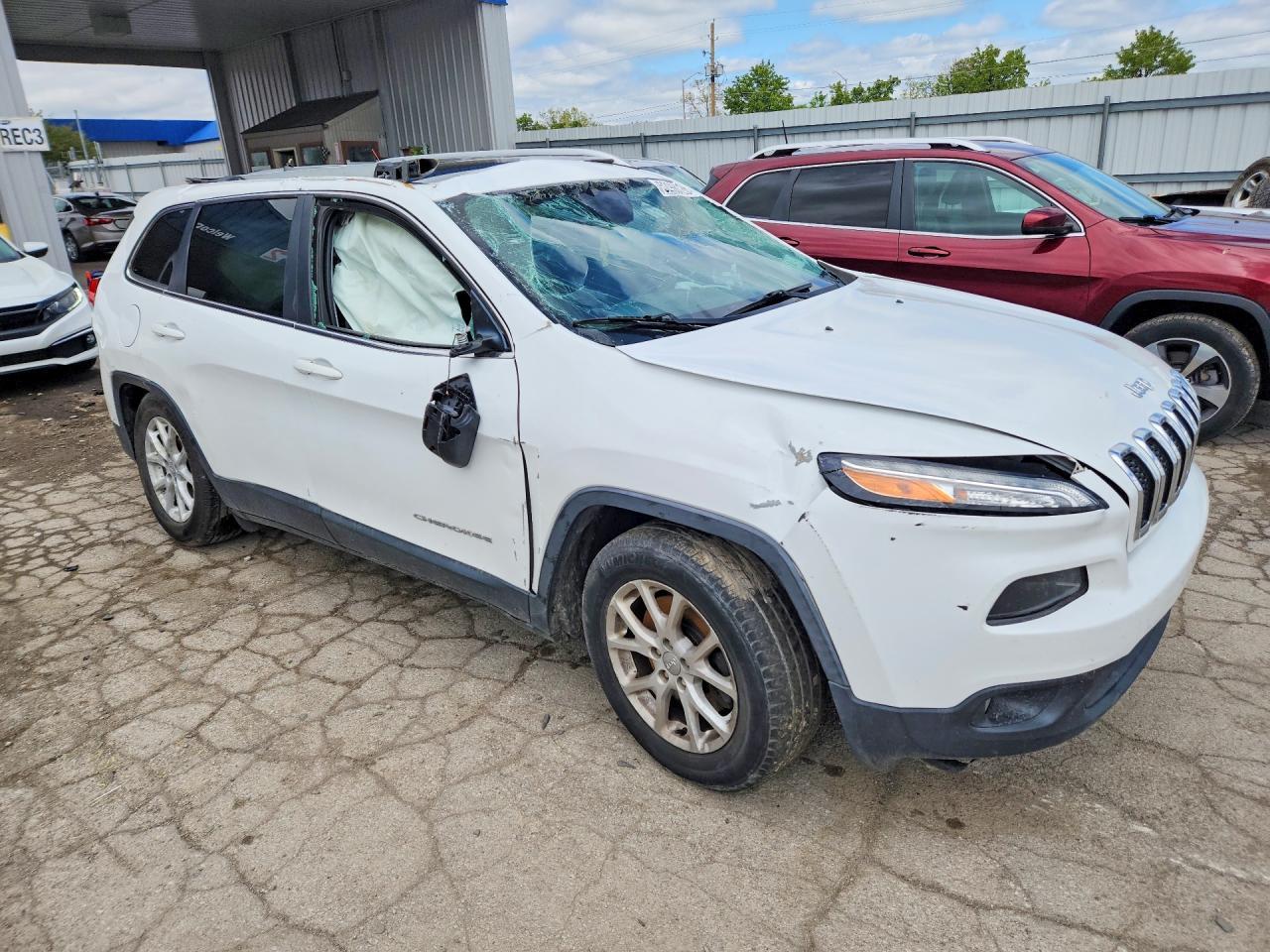 2017 Jeep Cherokee Latitude - Image 4