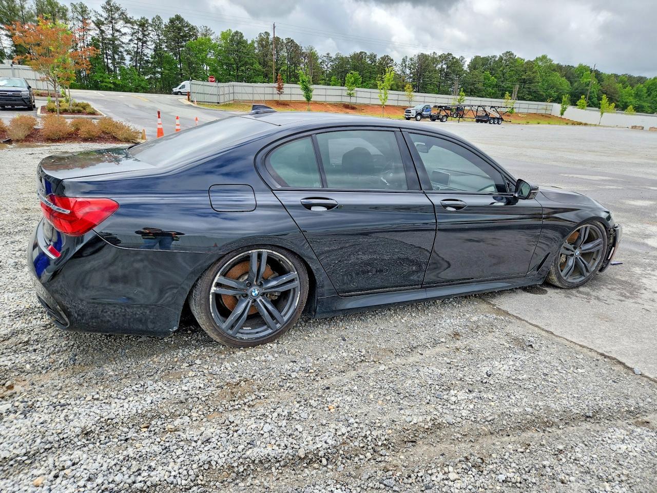 2018 BMW 750 Xi - Image 3