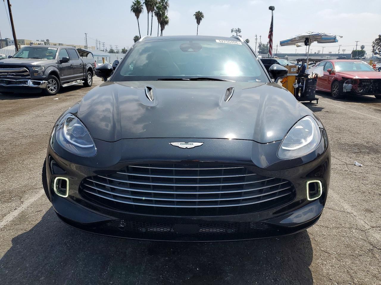 2021 Aston Martin Dbx - Фото 5