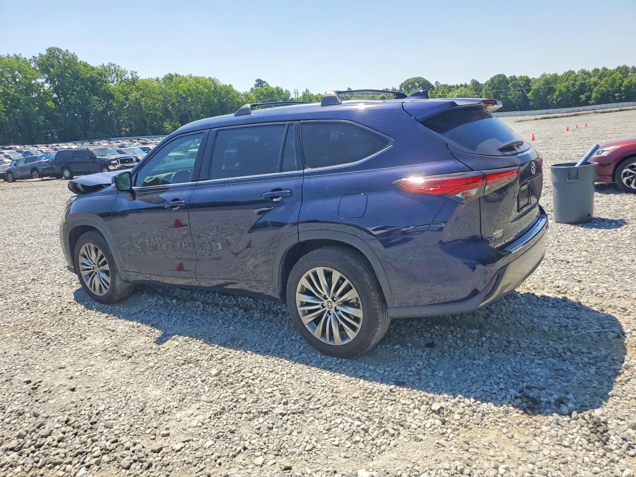 2023 Toyota Highlander Platinum - Фото 2