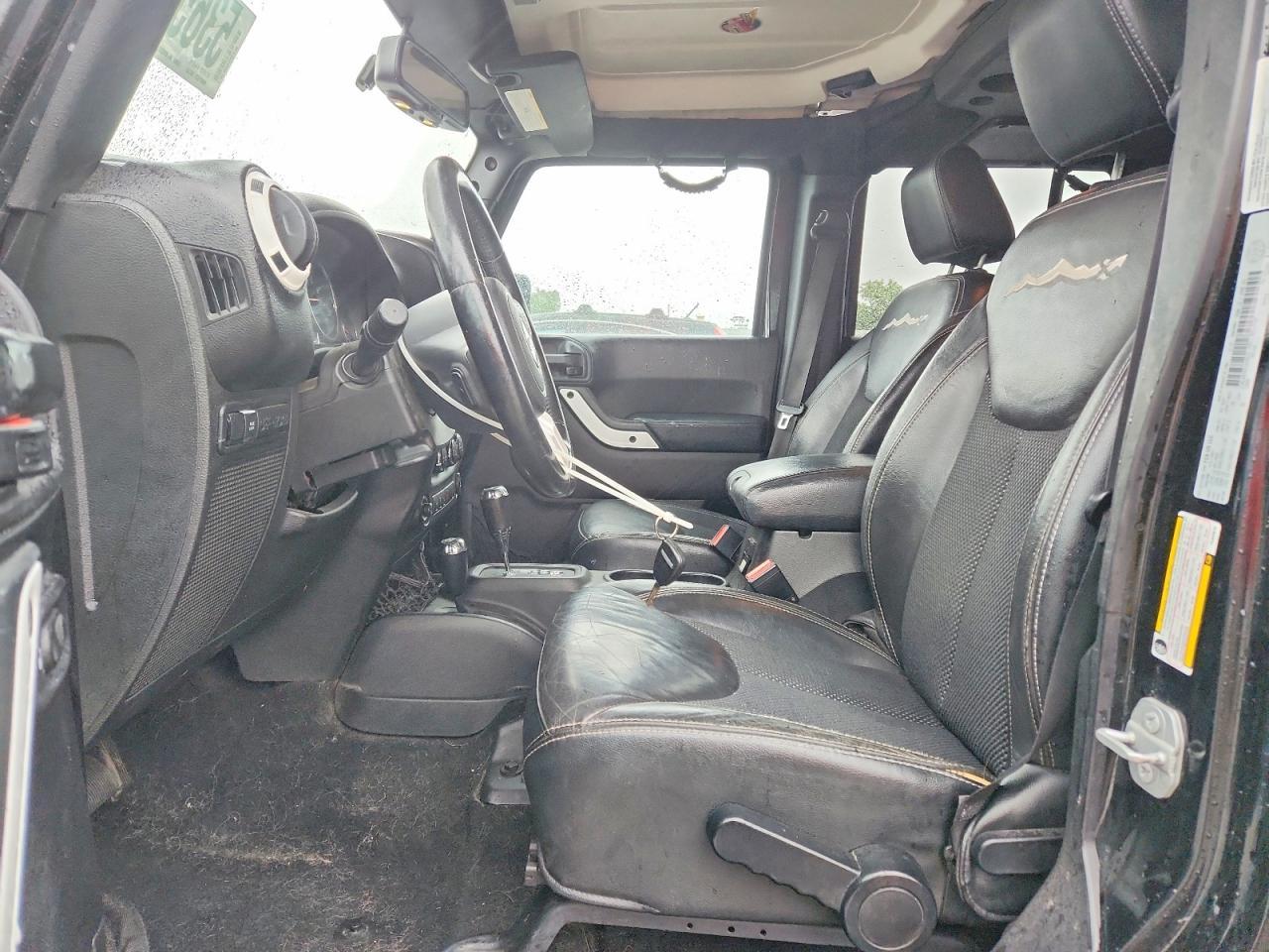 2015 Jeep Wrangler Unlimited Sahara - Image 7