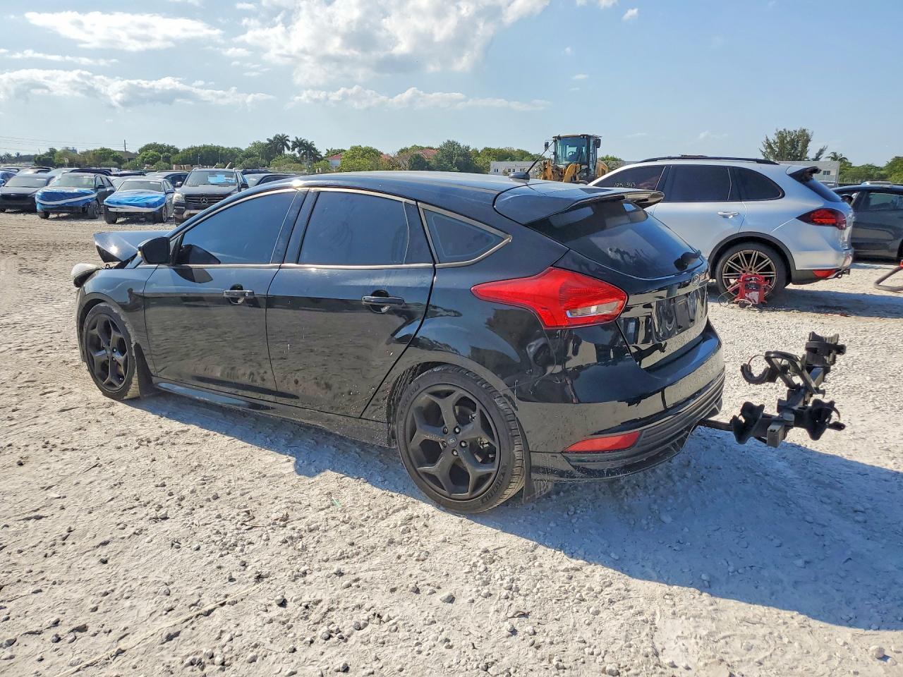 2017 Ford Focus St - Фото 2