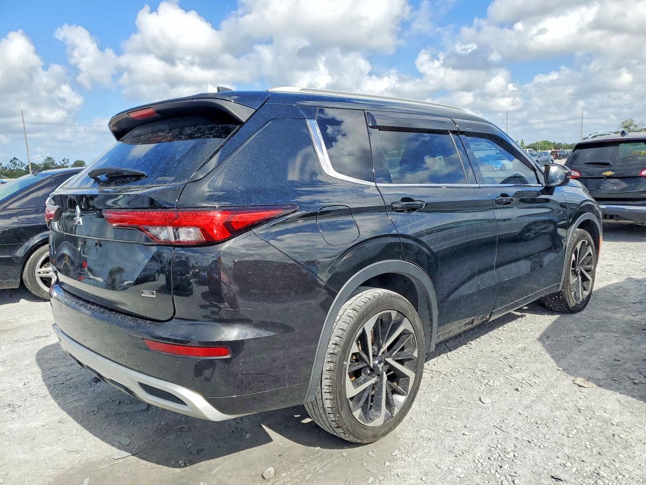 2022 Mitsubishi Outlander Sel - Image 3
