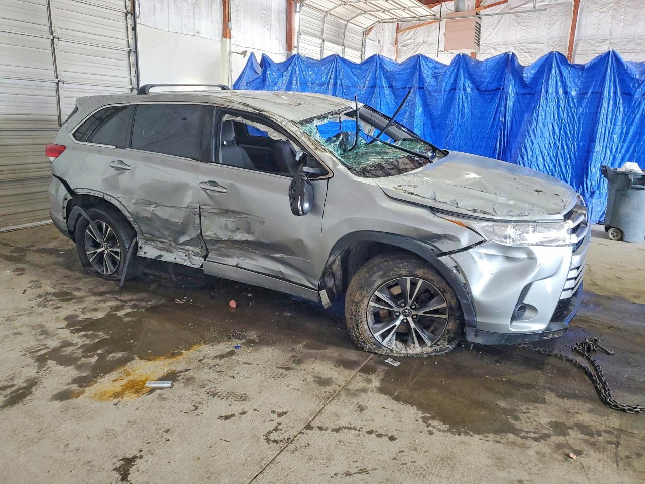 2017 Toyota Highlander Le - Image 4