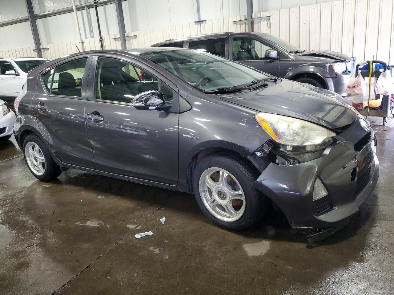 2013 Toyota Prius C Two - Фото 4