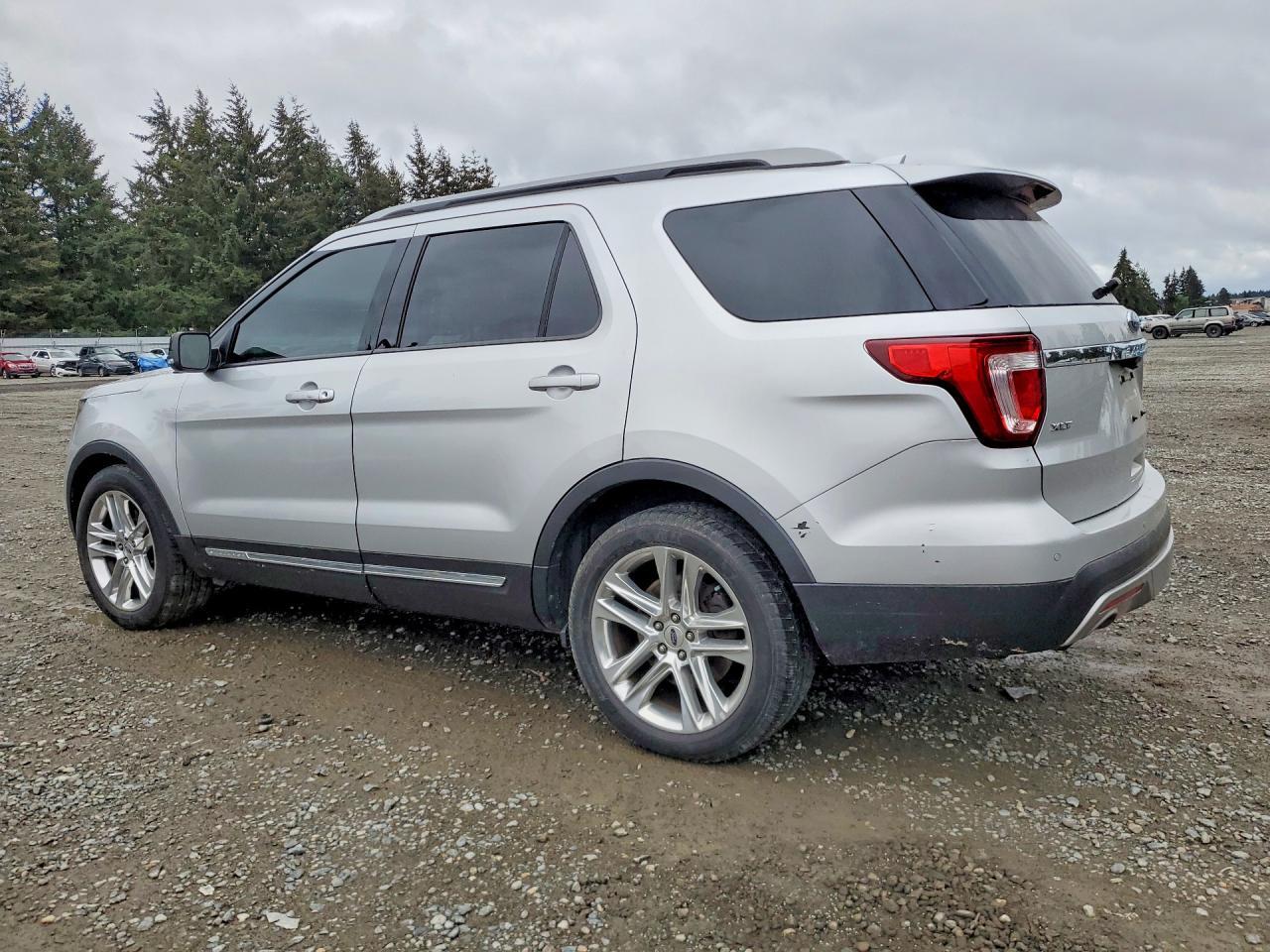2017 Ford Explorer Xlt - Фото 2