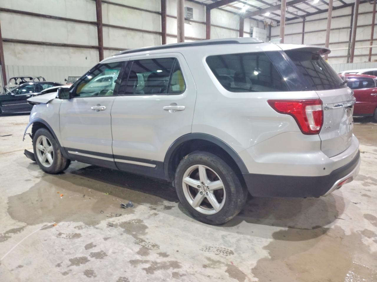 2017 Ford Explorer Xlt - Фото 2