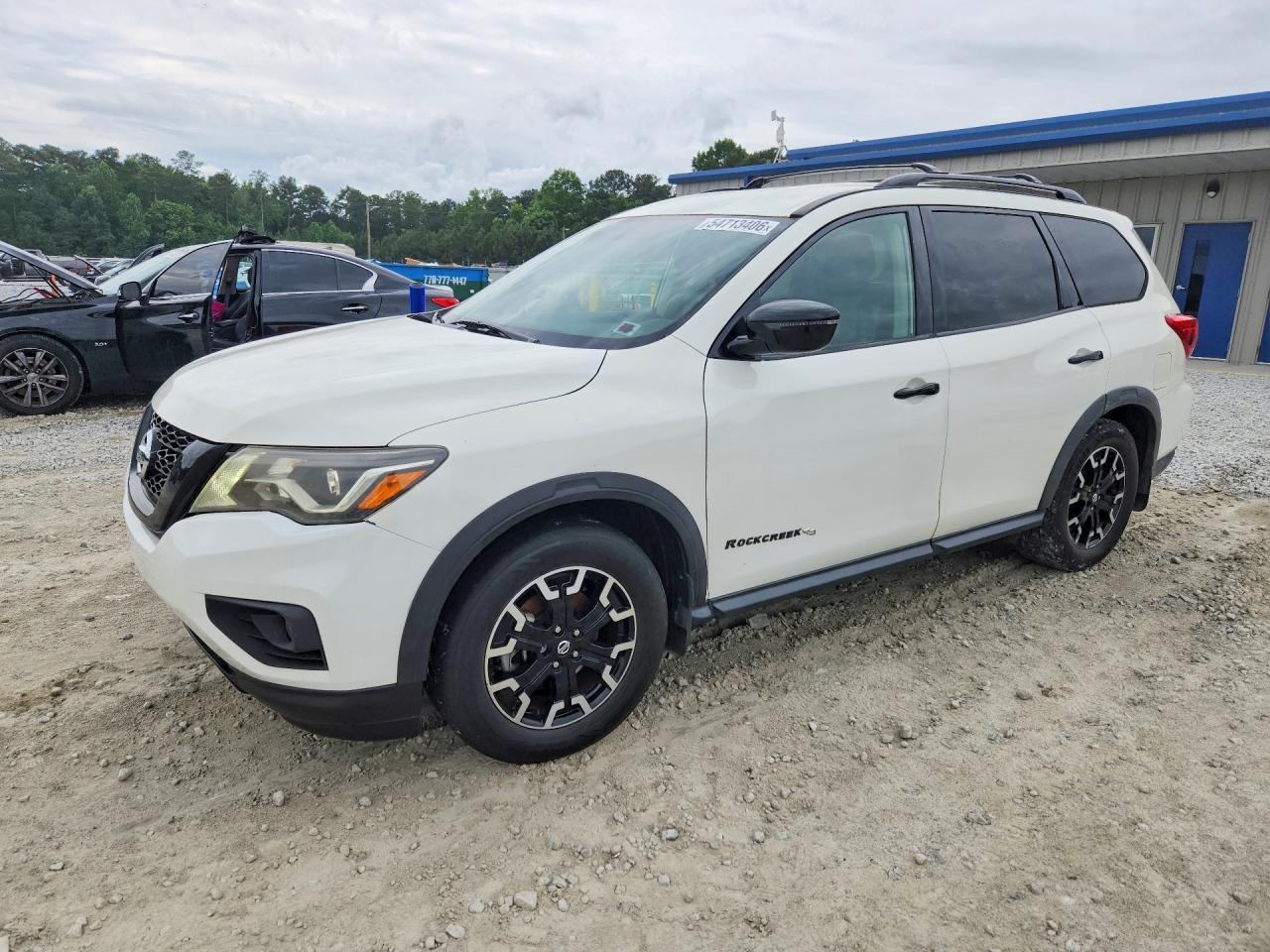 2020 Nissan Pathfinder Sv