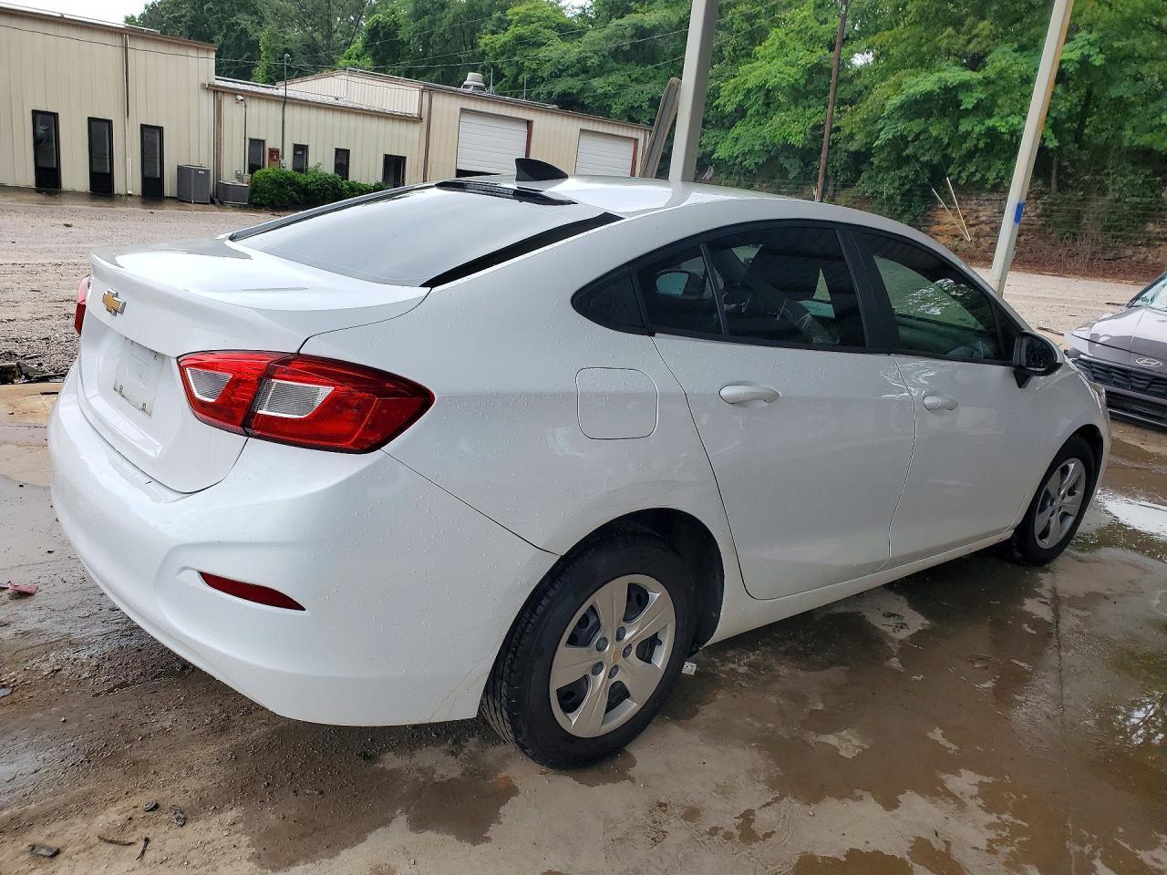 2018 Chevrolet Cruze Ls - Фото 3