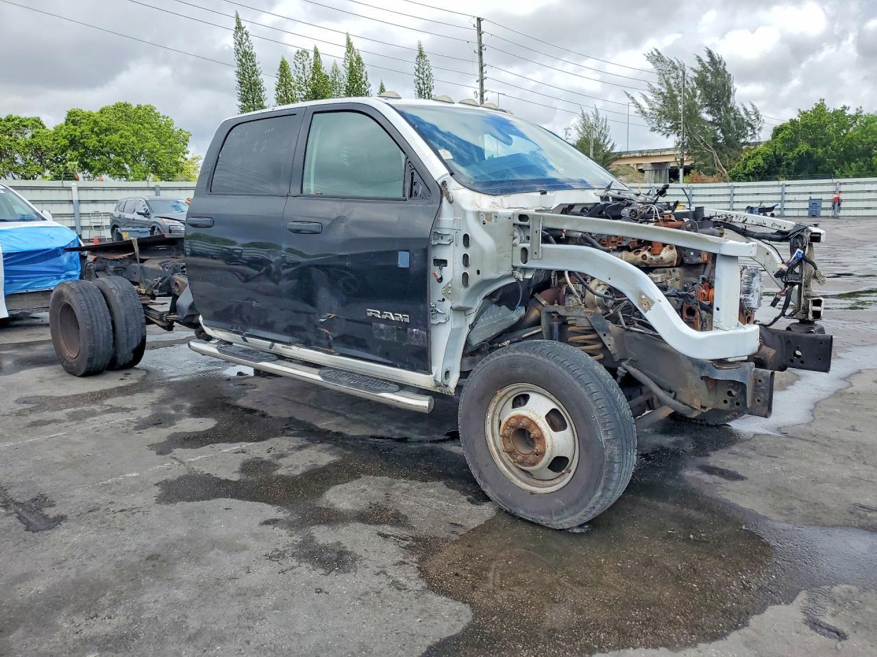 2018 Ram 3500 St - Image 4