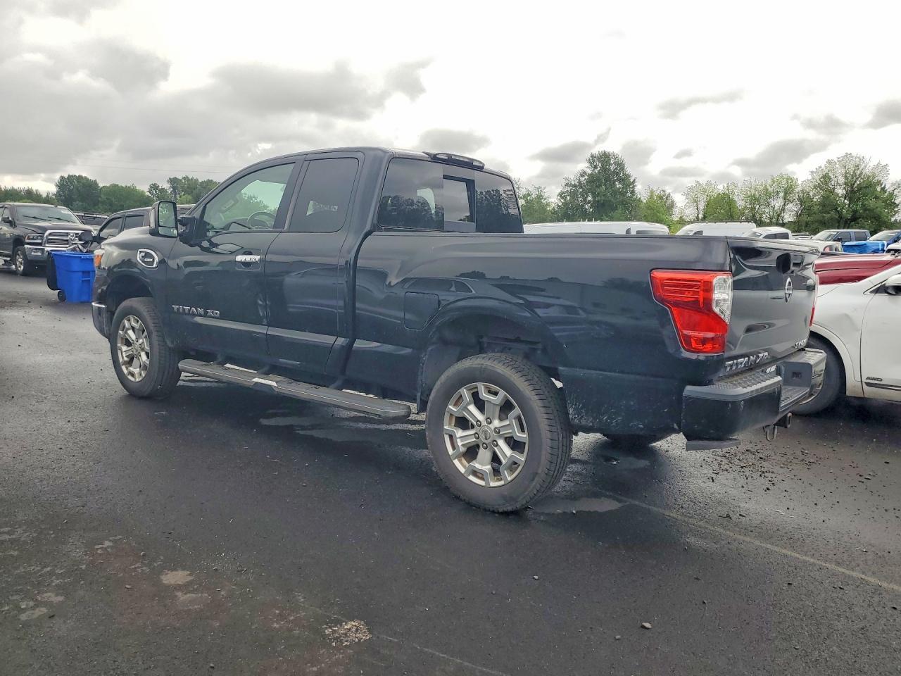 2017 Nissan Titan Xd Sv - Image 2