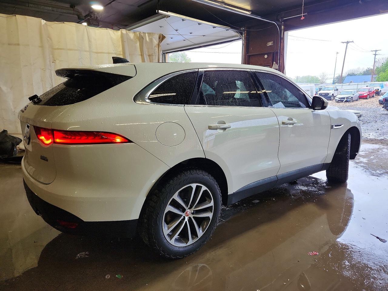2020 Jaguar F-Pace Premium - Image 3