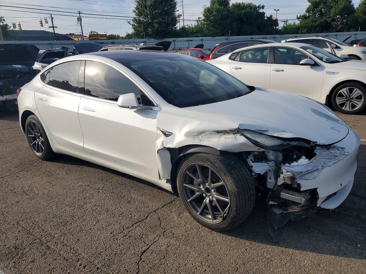 2018 Tesla Model 3 - Фото 4