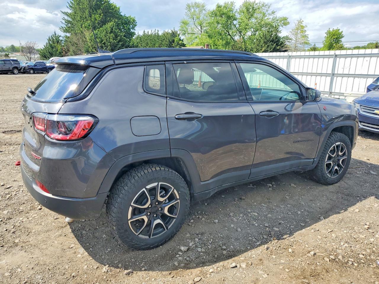 2024 Jeep Compass Trailhawk - Image 3